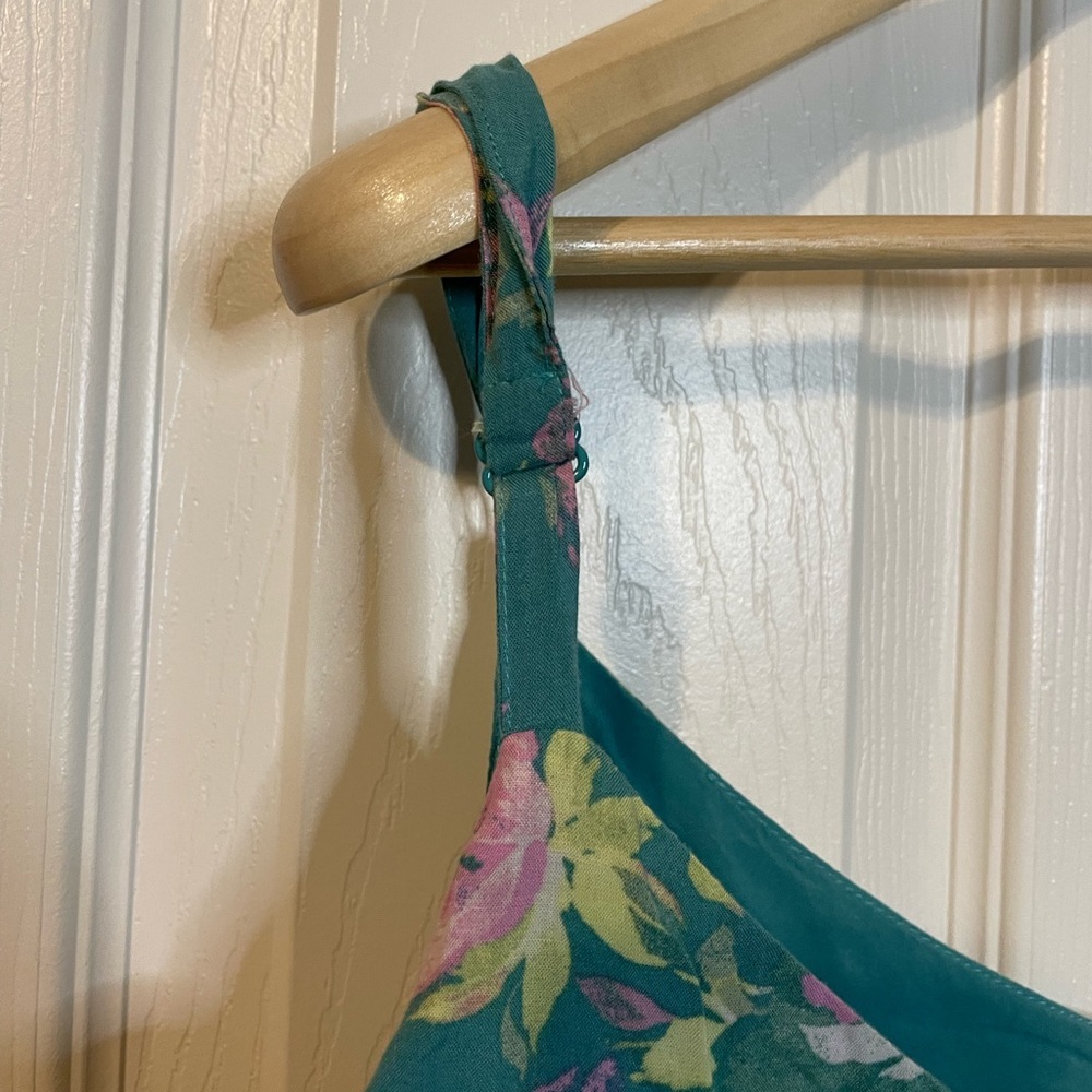Torrid flowy teal spaghetti strap tank w/ floral pattern plus sz 5X - Picture 4 of 11